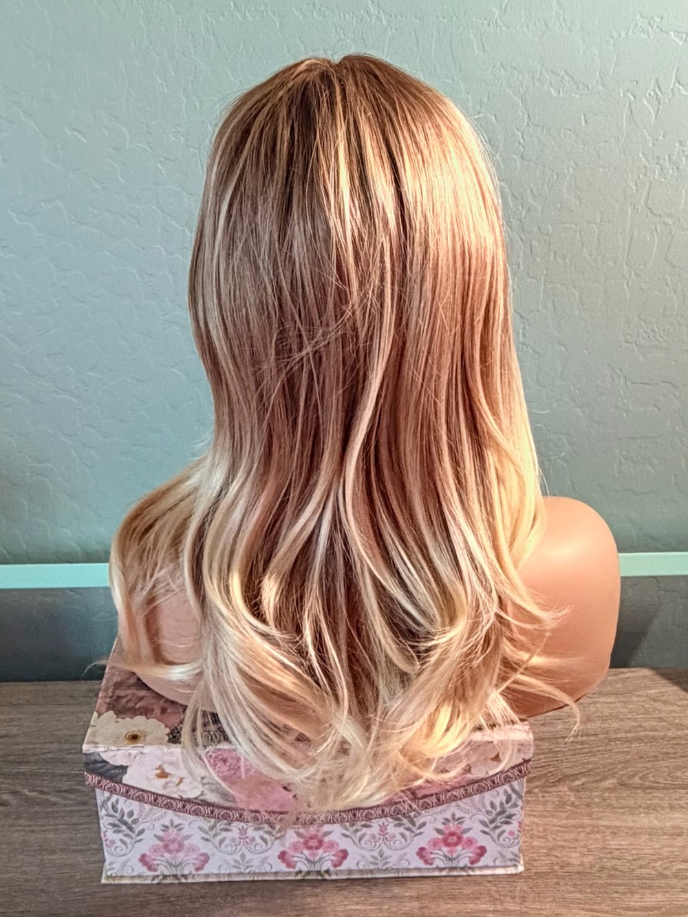 Soft Blonde Ombre Women’s Wig with Natural Wave - Picture 3 of 7